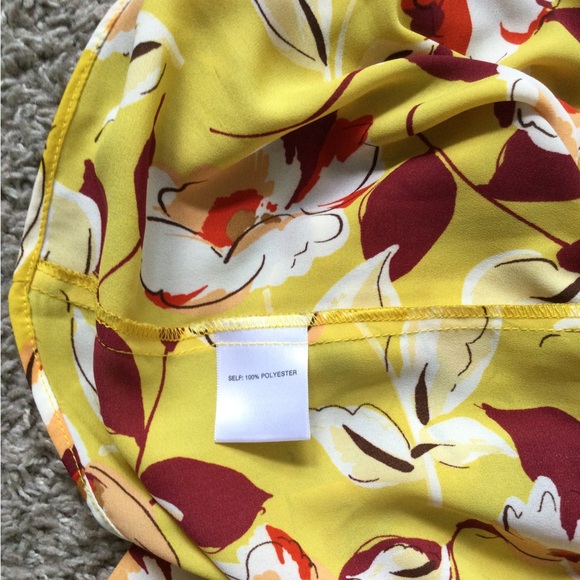 Rose + Olive Sleeveless Blouse - Picture 14 of 16